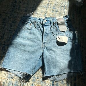 Levi’s 501 Mid thigh shorts